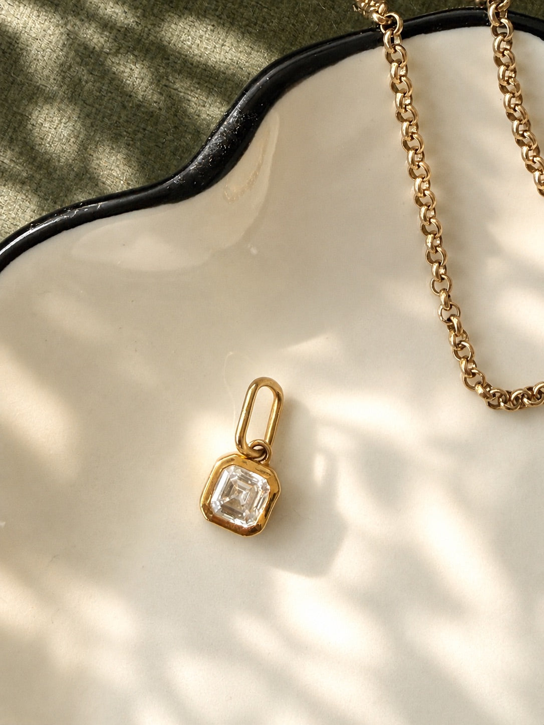 The Regent Diamond Pendant